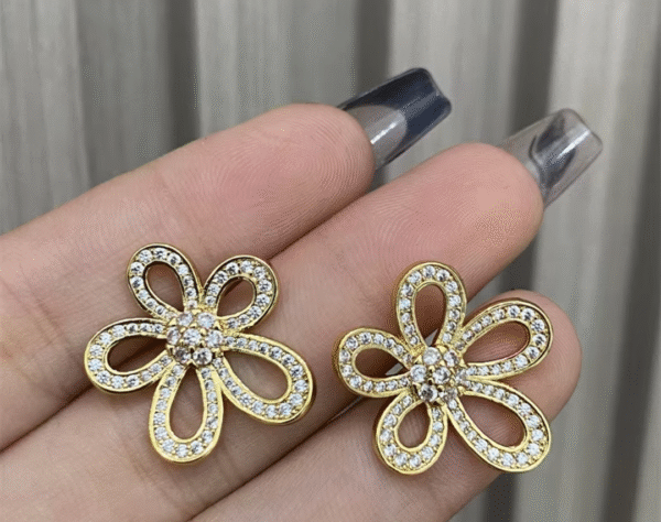 Flower shape Studs